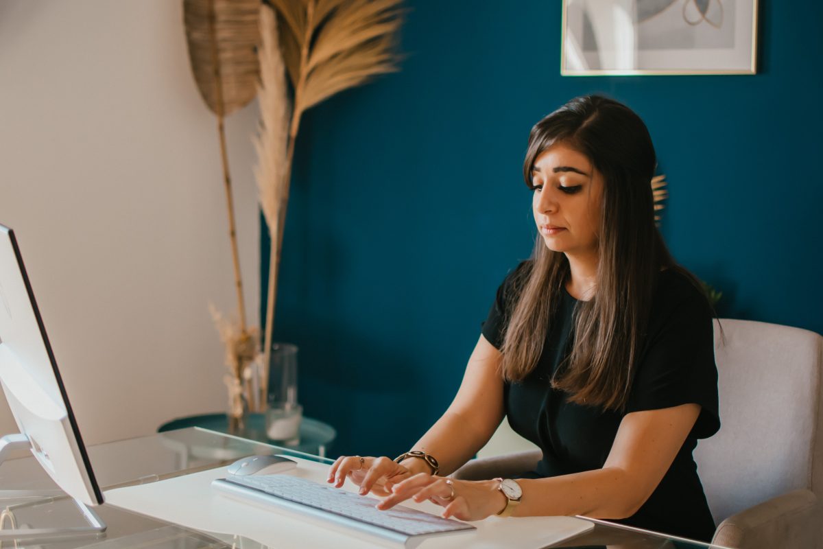 Maître Sarah MELHEM, avocate au barreau de Montpellier. Spécialisée en Droit de la famille, maître MELHEM vous accompagne dans vos démarches dans le cadre d'un divorce, d'une séparation, de la garde de vos enfants.